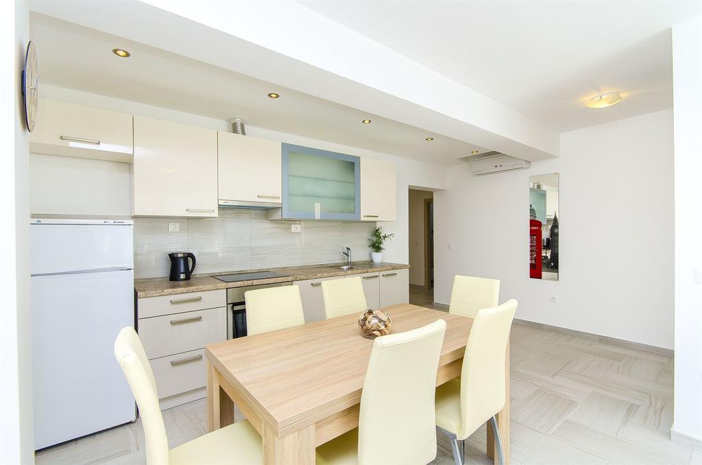 Apartment Darko ポドストラナ エクステリア 写真